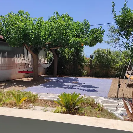 Sj Gartenhaous بيت للعطل إريتريا